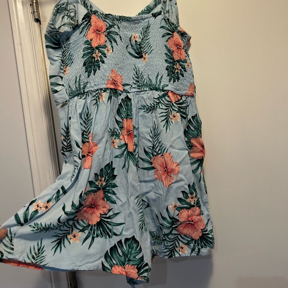 Guess Small Romper ☺️ - Picture 2 of 3